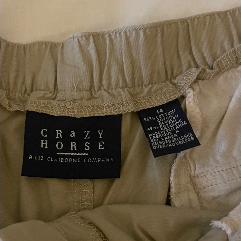 Crazy Horse by Liz Claiborne Women’s Cargo Shorts – Size 14 - Picture 2 of 3
